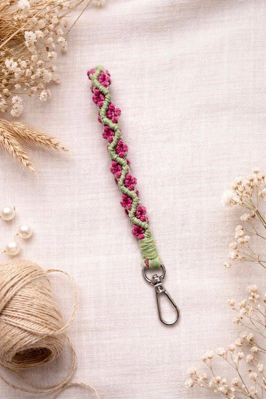 🌸 Handcrafted Floral Macrame Wrist Strap – Stylish & Secure 🌸 (hot pink pop)
